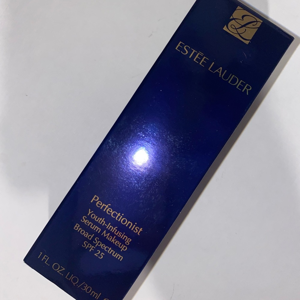Brand new- Estée Lauder Perfectionist Youth-infusing Serum Makeup - Fawn